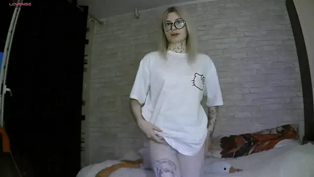 MernaGoggin online show from October 9, 1:48 pm