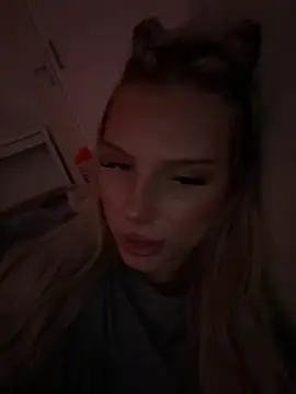 blondeeee online show from July 2, 6:14 pm