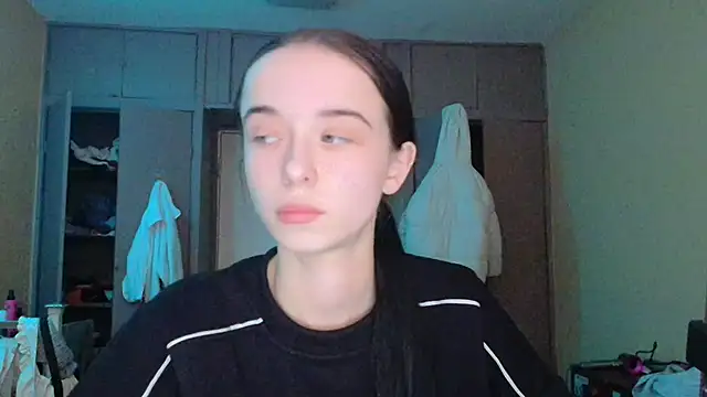 Emilia Light online show from February 16, 8:25 am