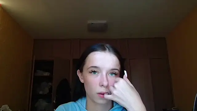 Emilia Light online show from April 29, 1:25 pm