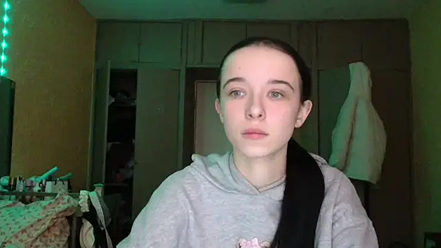 Emilia Light online show from February 25, 7:07 am