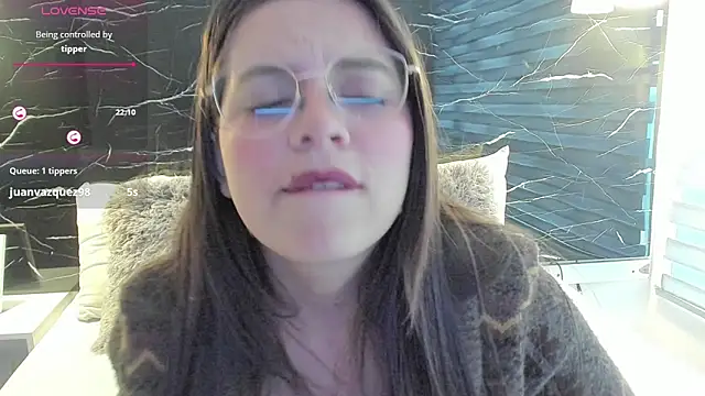 ZOE LE online show from February 7, 12:09 pm