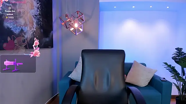 Caroline Millerr online show from December 3, 8:00 pm