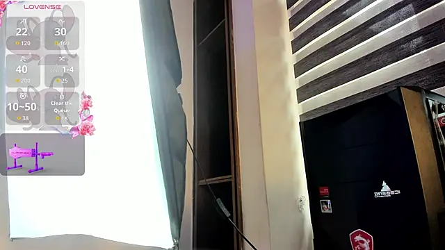 Caroline Millerr online show from November 24, 8:11 pm