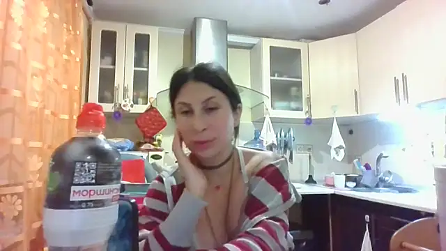 QueenMomyS online show from October 16, 8:11 pm