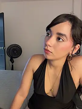 Capricho 01 online show from July 31, 9:05 pm