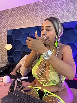 Angelina Roa online show from May 4, 2:10 pm