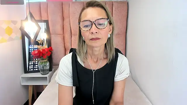 Issa Milf   online show from August 8, 2:36 pm