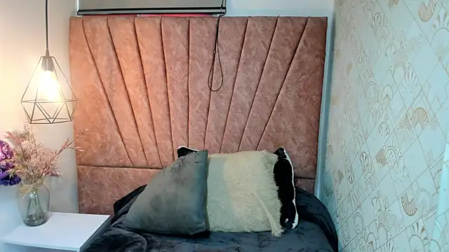 Issa Milf   online show from November 24, 1:02 pm