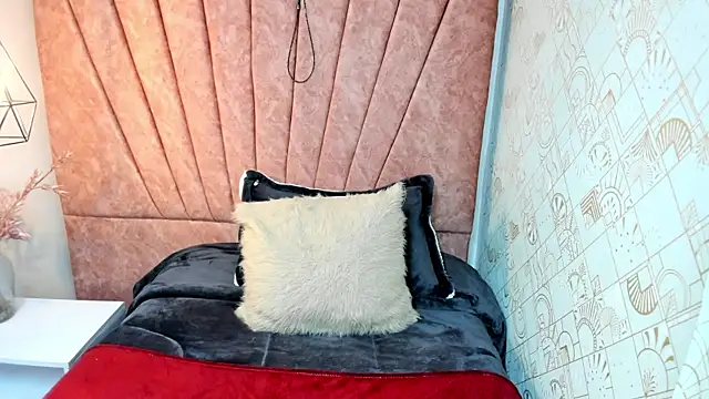 Issa Milf   online show from November 21, 1:35 pm