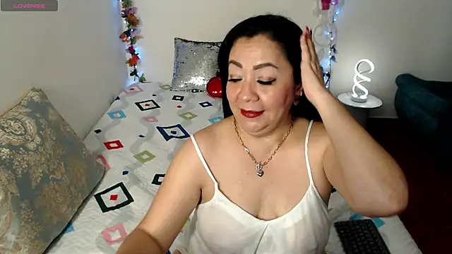 yourhornyjuliettee online show from June 15, 7:47 pm
