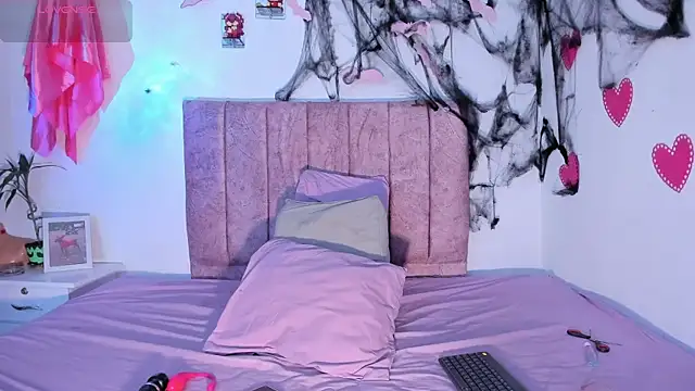 Mila 1wood online show from October 25, 12:46 pm