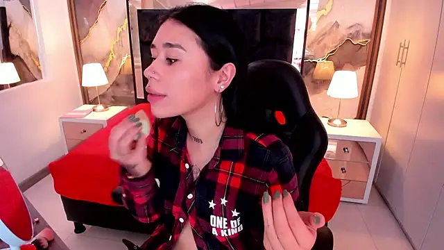 SusanVilla online show from November 26, 7:37 pm