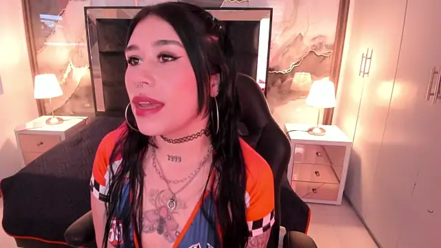 SusanVilla online show from January 7, 8:01 pm