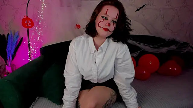 Violet Ferguson online show from November 1, 5:39 pm