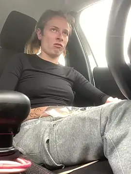 GoldenPussy1329 online show from April 28, 1:15 pm