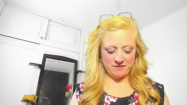 AliceCat 01 online show from March 15, 8:05 am