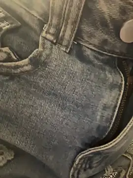 lee ly online show from February 22, 8:26 am