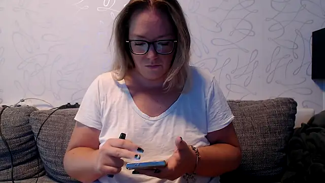 Snapshot of KittyClit chatting on October 9, 6:39 am KittyClit online show from October 9, 6:39 am