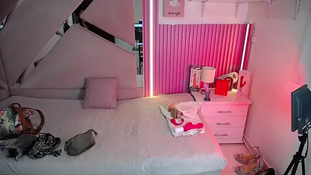 chloe  Jones  online show from July 13, 1:56 pm