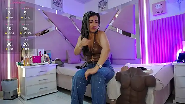 chloe  Jones  online show from July 29, 2:28 pm
