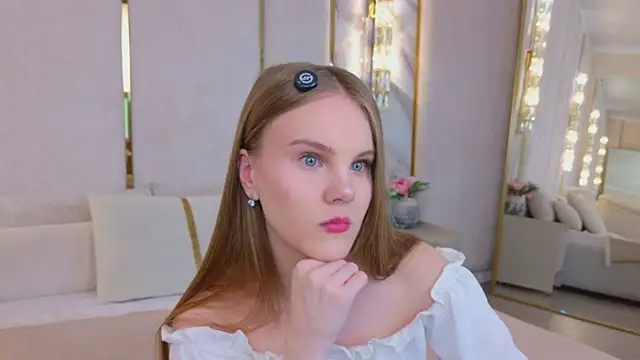 Lili Lohan online show from June 21, 5:22 am