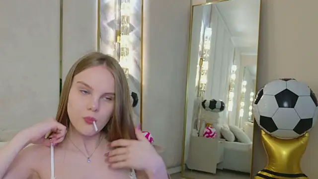 Lili Lohan online show from July 2, 5:02 am