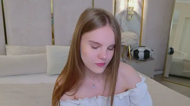 Lili Lohan online show from July 13, 5:19 am