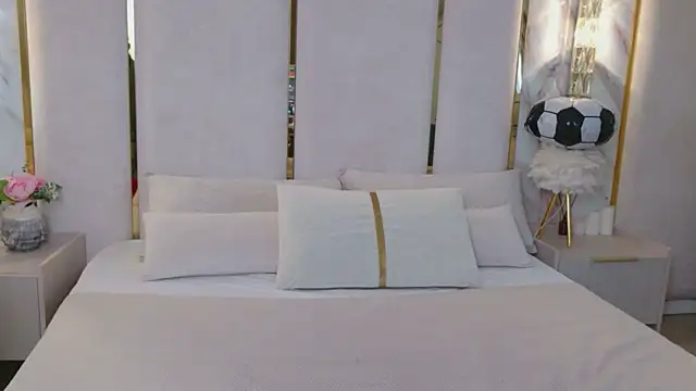 Lili Lohan online show from July 18, 5:33 am