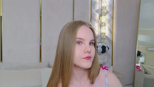 Lili Lohan online show from July 6, 5:02 am