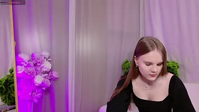 Lili Lohan online show from April 30, 5:01 am
