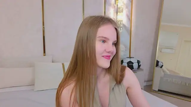 Lili Lohan online show from July 22, 5:08 am