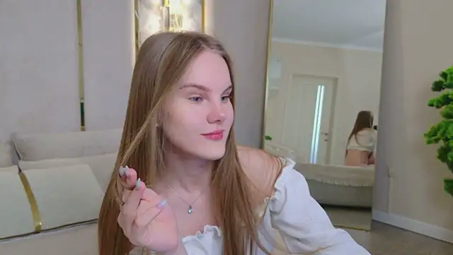Lili Lohan online show from July 19, 5:42 am