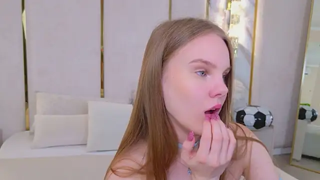 Lili Lohan online show from July 17, 5:12 am