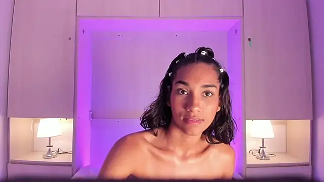AnahiCollins online show from April 30, 5:40 pm