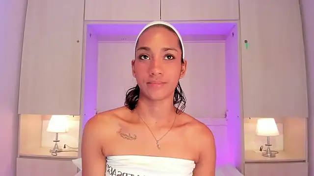 AnahiCollins online show from July 12, 1:01 pm