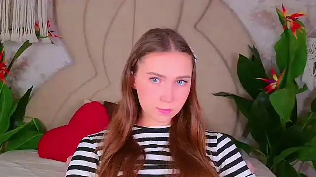 OliviaLay online show from November 10, 11:05 am