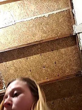 Queen2454 online show from March 6, 9:37 am