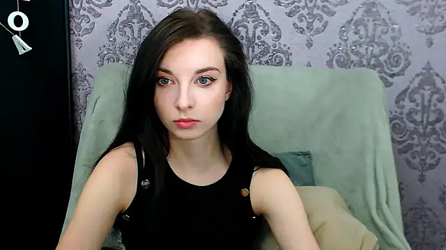 DominantLuna online show from May 4, 7:17 pm
