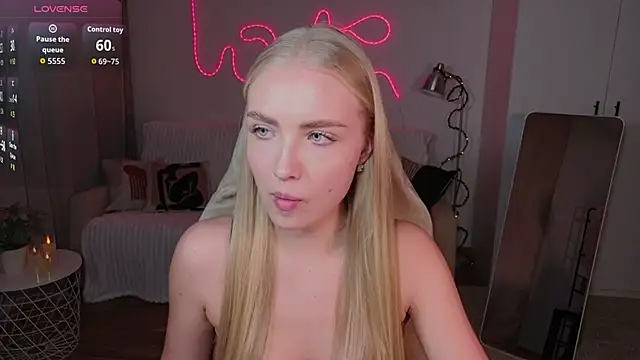 TessaGrays online show from March 2, 7:09 pm