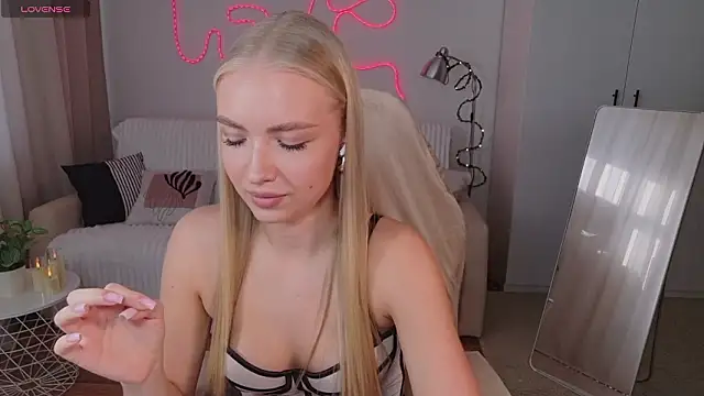 TessaGrays online show from February 22, 8:48 am