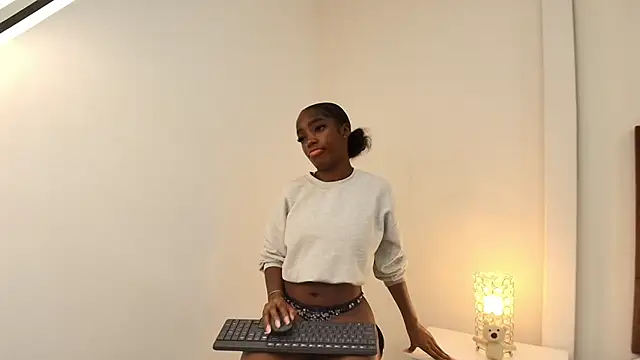 NatashaTaylor online show from November 25, 10:17 am