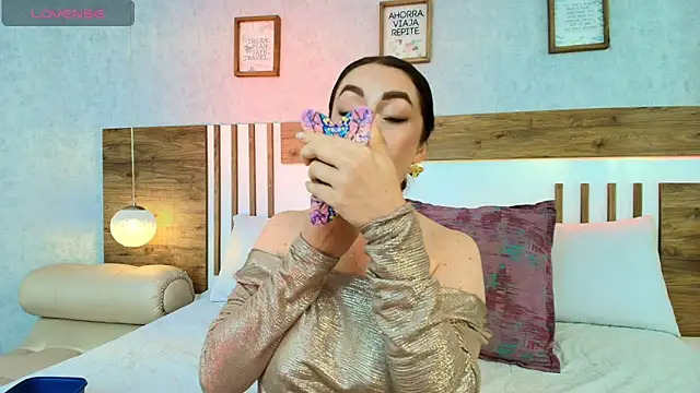 LucianaWainN online show from May 4, 1:26 pm