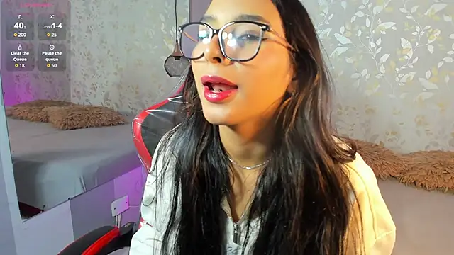 Luciaoregon online show from October 22, 12:54 pm