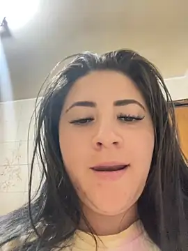saraaa   online show from October 12, 12:24 am