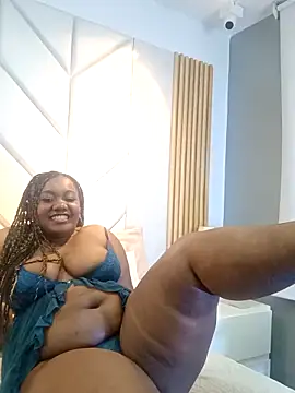 EmmaBrantt online show from March 18, 4:39 am