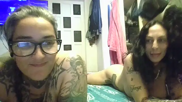 inkdhollow1 online show from June 6, 10:16 pm