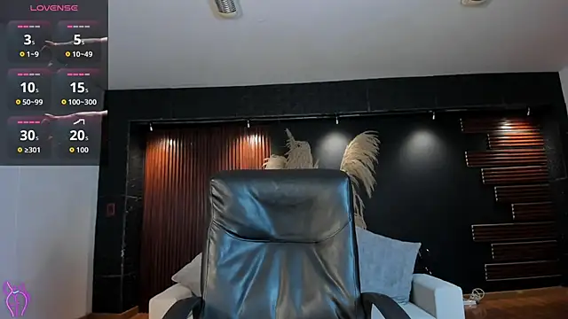 VenusCooper online show from February 25, 8:40 pm