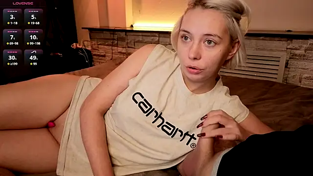 Snapshot of Sex_Vibe_couple chatting on October 4, 11:09 pm Sex Vibe couple online show from October 4, 11:09 pm