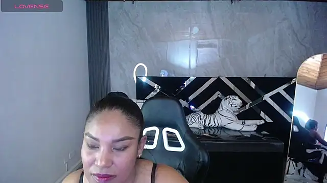 Snapshot of kamala_a chatting on October 5, 3:22 am kamala a online show from October 5, 3:22 am